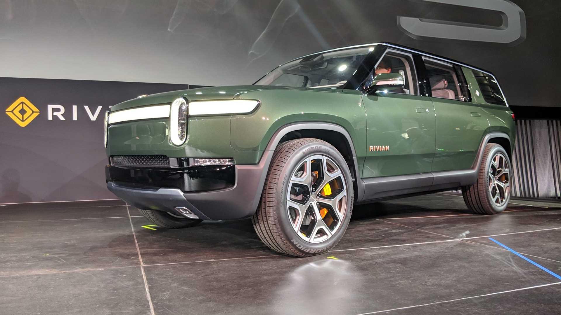 乳白色海豚-Rivian R1S电动式SUV