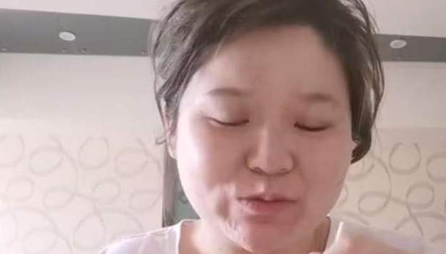 直播界女王华丽逆袭！郭老师减肥成功，黑色长裙显苗条