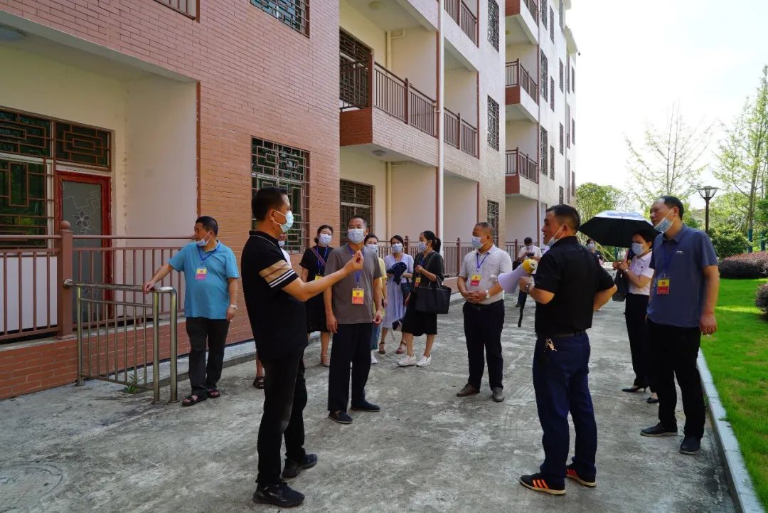 靖州苗族侗族自治县人大常委会工作评议组调研民政工作
