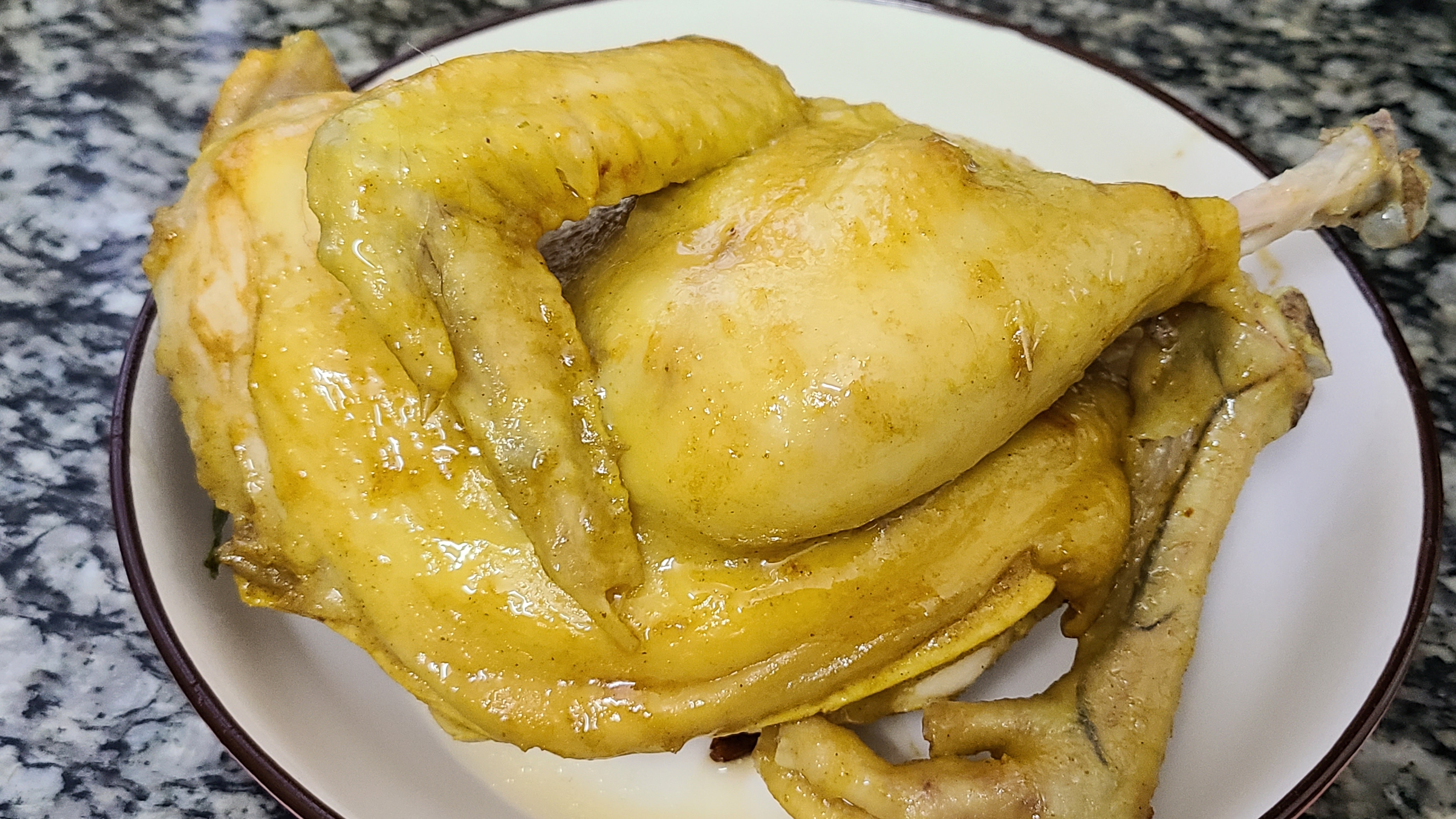 廣東電飯煲焗雞的做法，鮮香嫩滑又好吃，打開鍋蓋肚子都看餓了