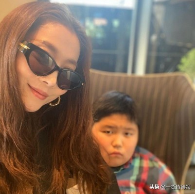 吴允儿离婚独自抚养自闭症儿子 师任堂搭档李英爱 是韩国一代车模