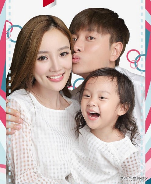 PGone凌晨三点发文，炫富晒鞋墙！整个人看着很憔