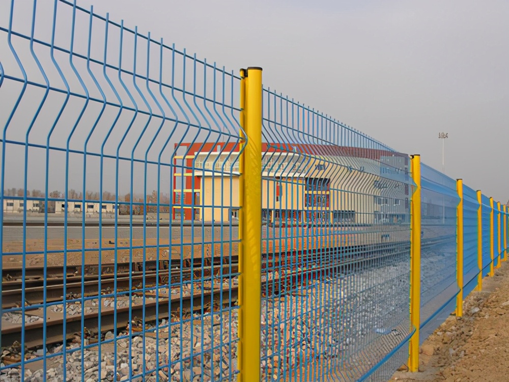 铁路为什么要用护栏？