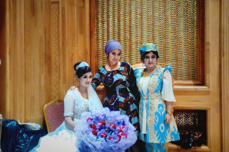 Travel Notes in Xinjiang: I was attending a Uzbek wedding, but I saw a luxury hotel in Kashgar