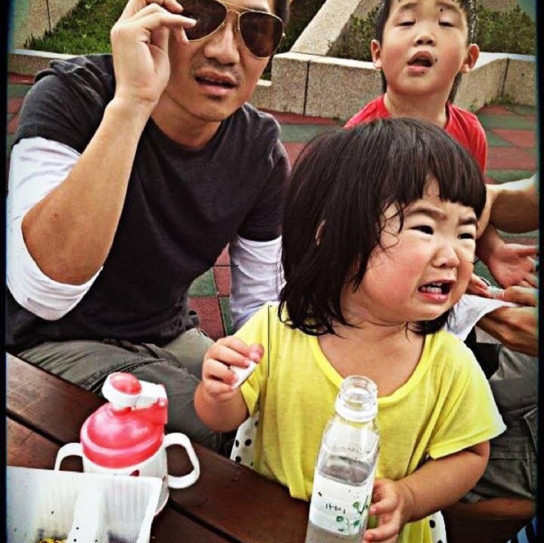 曹格晒照为儿子庆生，13岁Joe长成帅气少年，Grace姐姐可爱出镜