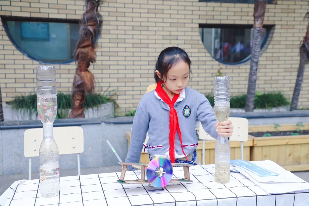 科技逐梦，创想未来——天府新区华中附小首届科技节闭幕式