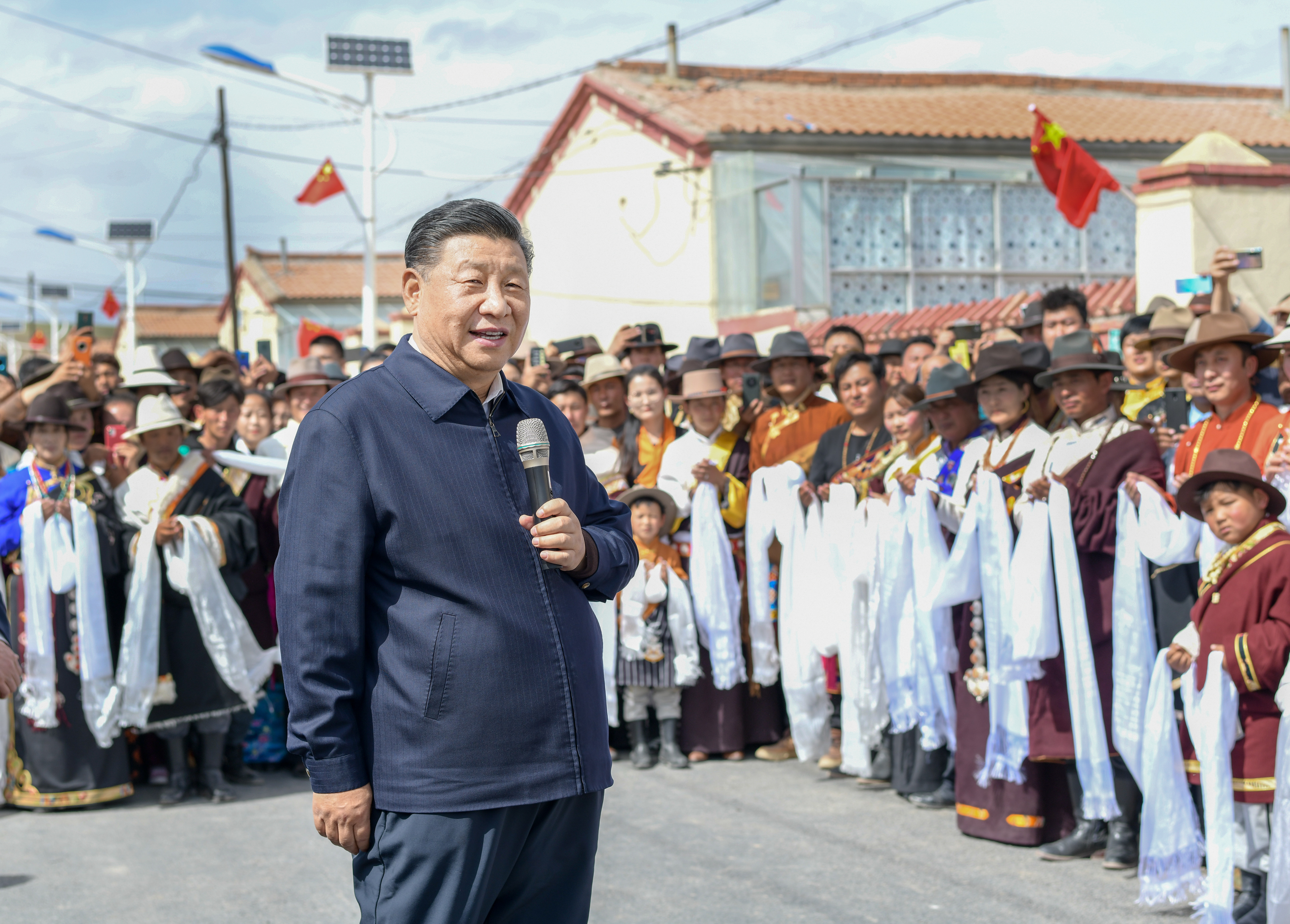 习近平：我们都是一家人，都是兄弟姐妹，我们的明天会更好