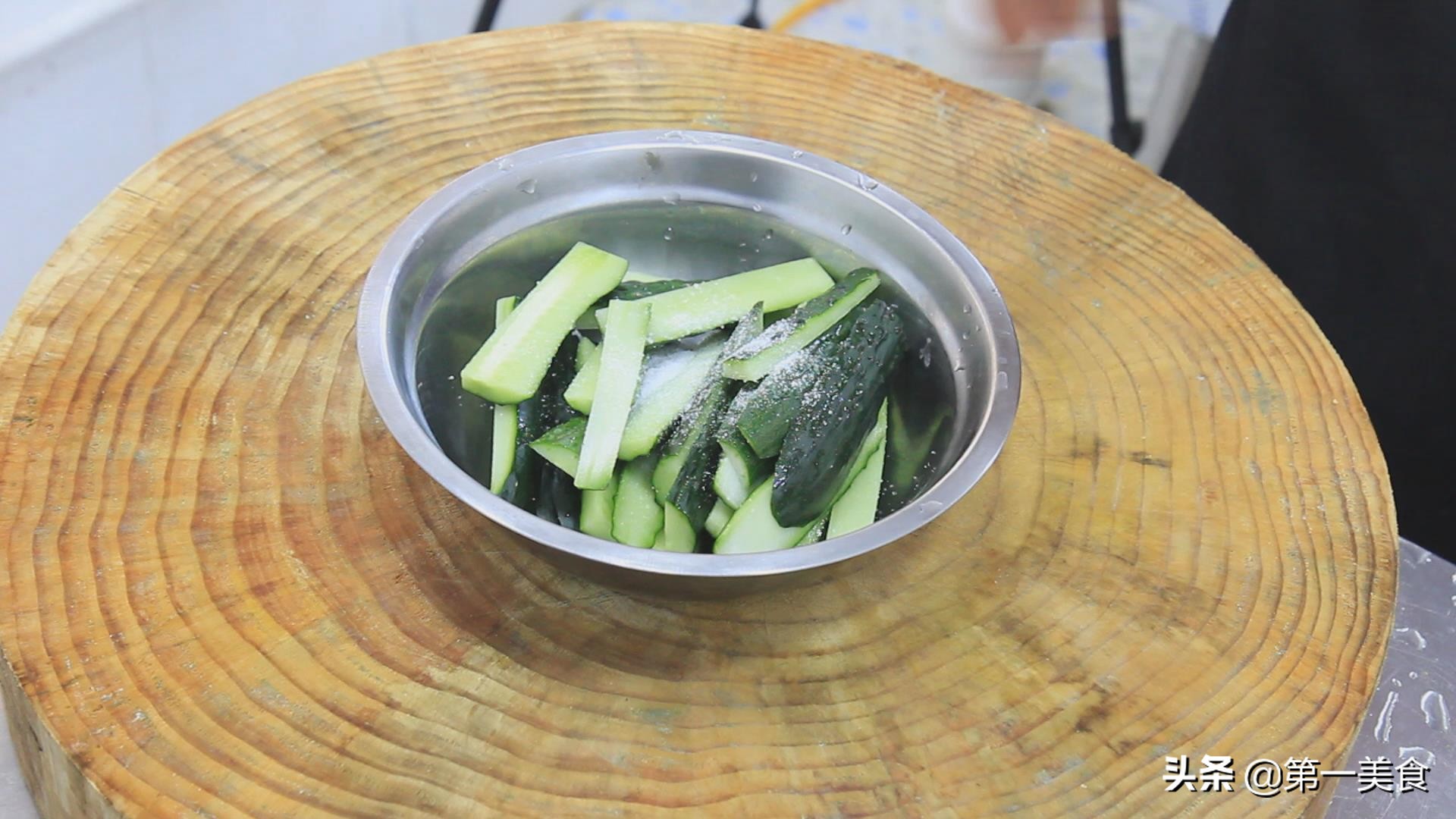 图片[3]-厨师长分享酱黄瓜做法 清脆爽口-起舞食谱网