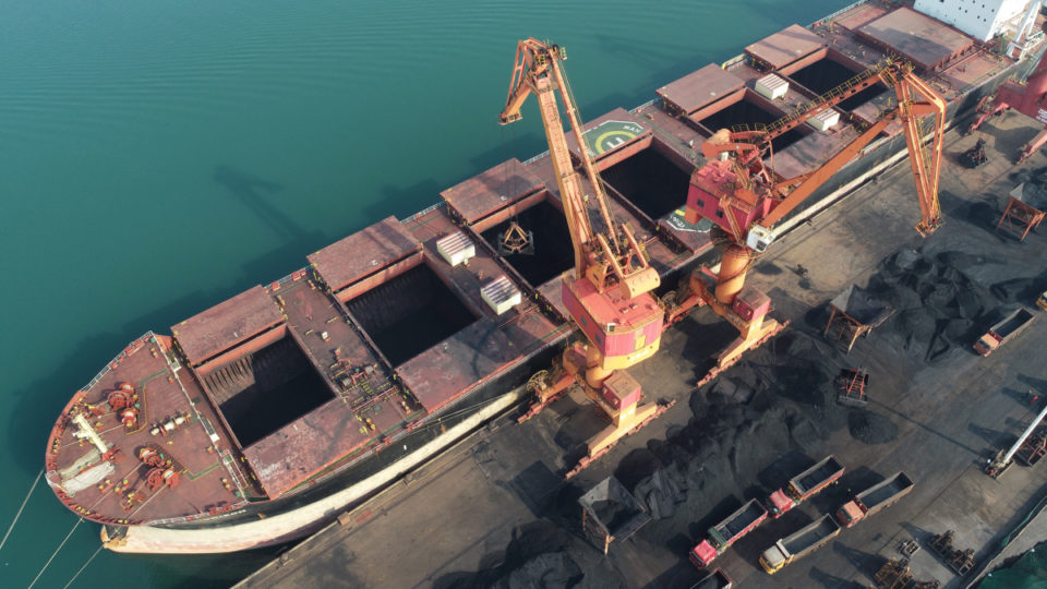 揣著明白裝糊塗？ 澳洲進口煤炭�滯留�中國，外媒終於忍不住了