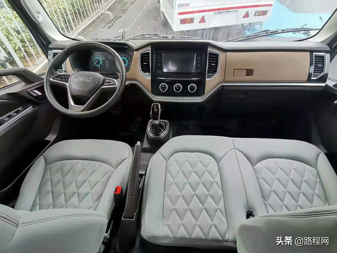 �׿���Ῠ�������ߣ�320L��ˮ�� �Ĵ�������31.8W��