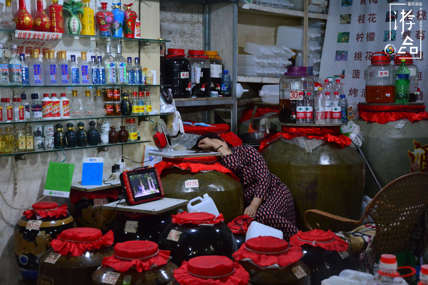 重庆渝中的”城中村“：龙蛇混杂的菜园坝，摩的和算命人纠缠不清