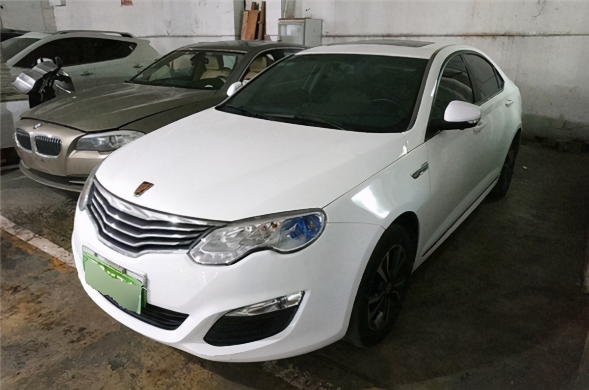 新能源车开一年就打“骨折”！车主卖二手车全