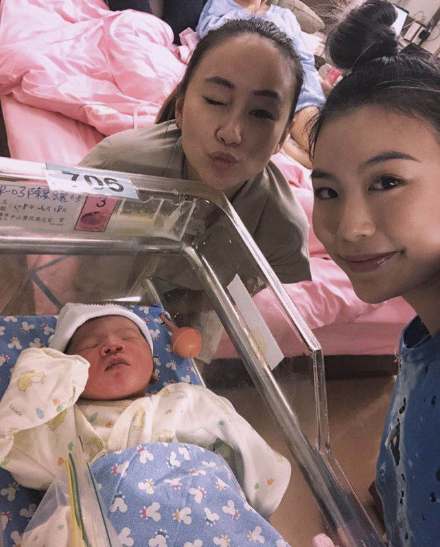 高以翔女友公开高高抱婴照表达思念，画面温馨