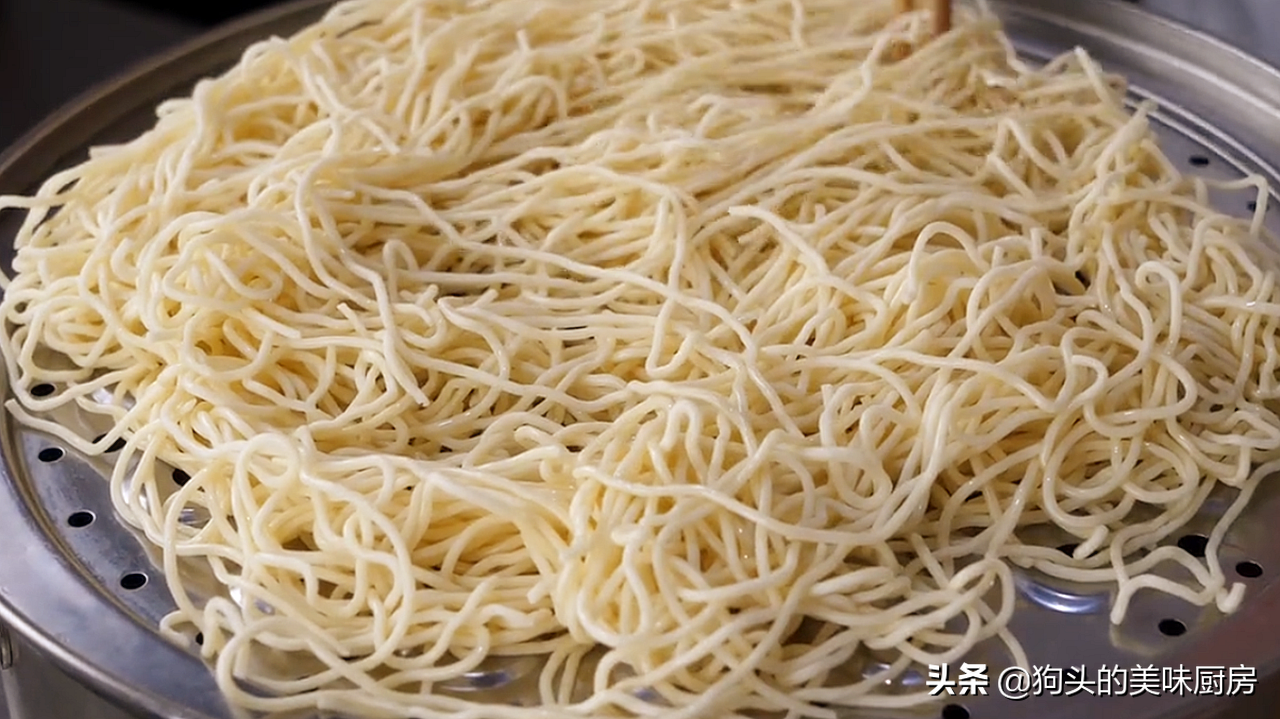 麵條別煮著吃了，教你一個做法，我家一周能吃上6回，比肉還香