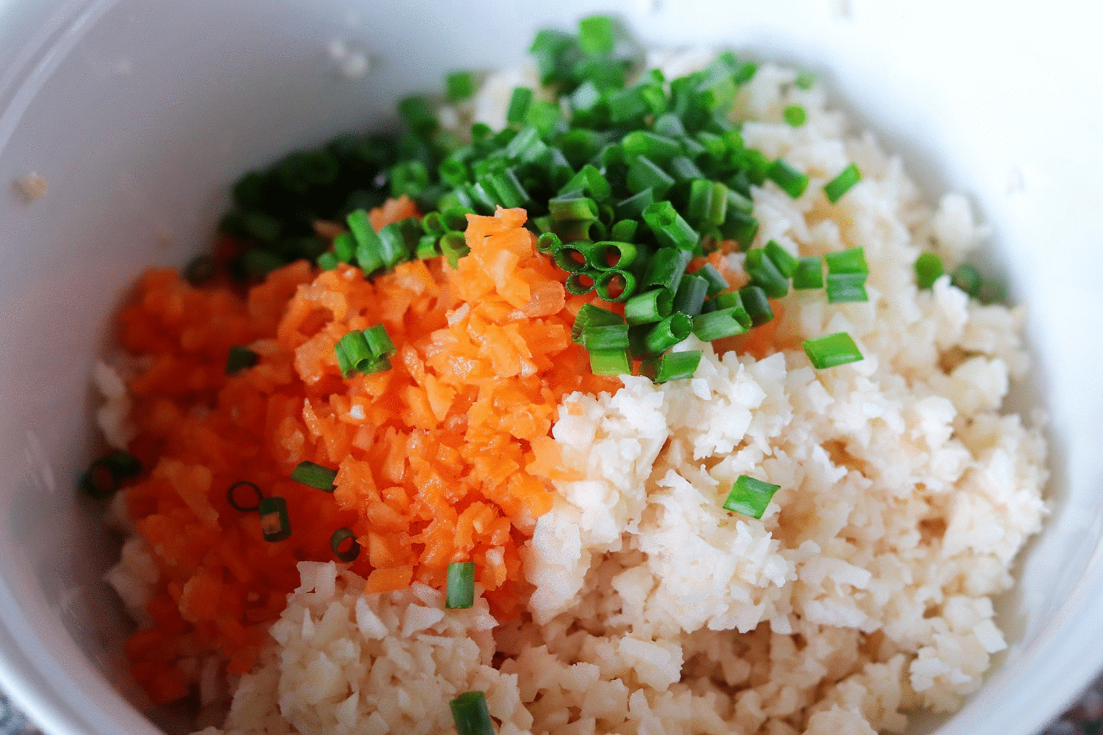 莲藕的最新吃法，不炖不炒，加入鸡蛋面粉拌一拌，出锅家人抢着吃