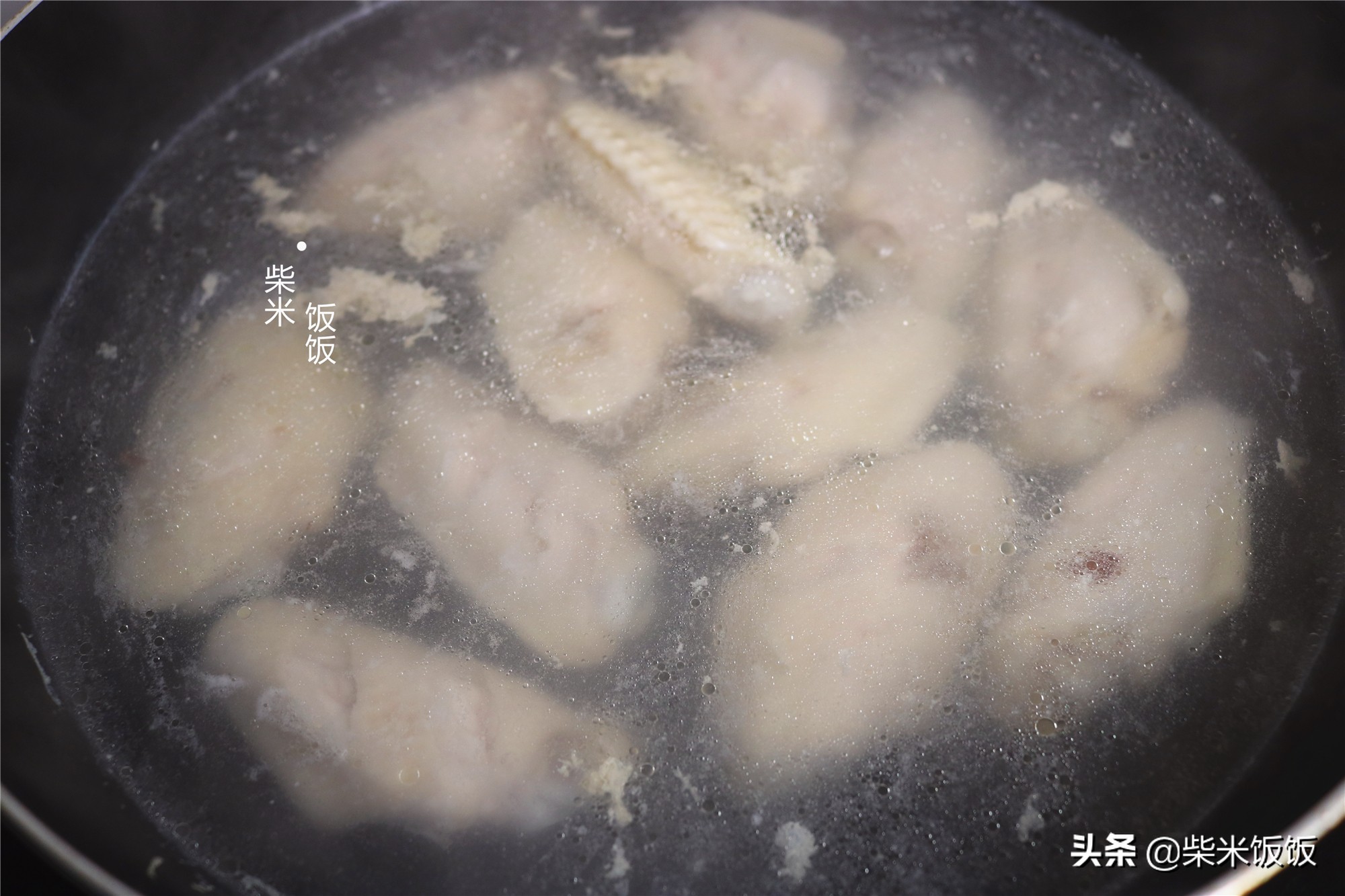 家常紅燒雞翅，這個做法簡單，不需要炒糖色，人人學得會