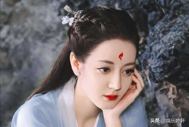 杨紫这次大概又输给热巴了！两部剧热度全被力