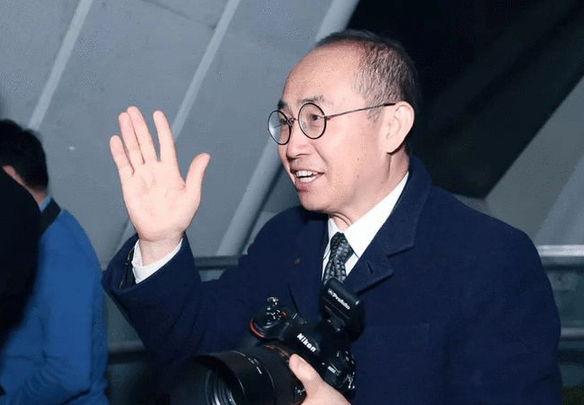 潘石屹在中国分文不捐，却为美国大学捐款6个亿，出事想要跑路？