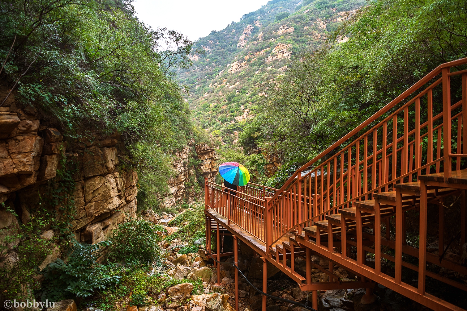 There is a viewing platform that I dare not go to, and there are more magnificent scenery