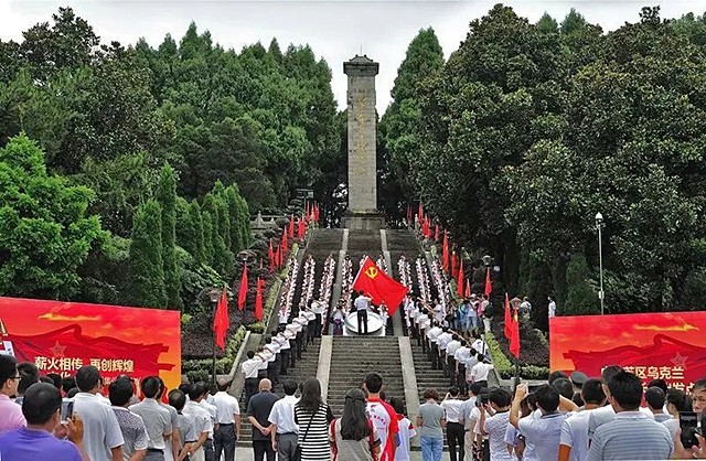 将军孔俊彪时隔50年回家，意外发现长征时“牺牲”的战友还活着