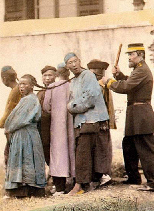 1898年处决戊戌六君子，慈禧下令用钝刀行刑，谭