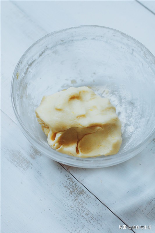 Feburary 2 if be in the home curtilage, do not want to eat bean, come a citric biscuit, acerbity acid is sweet pretty good also