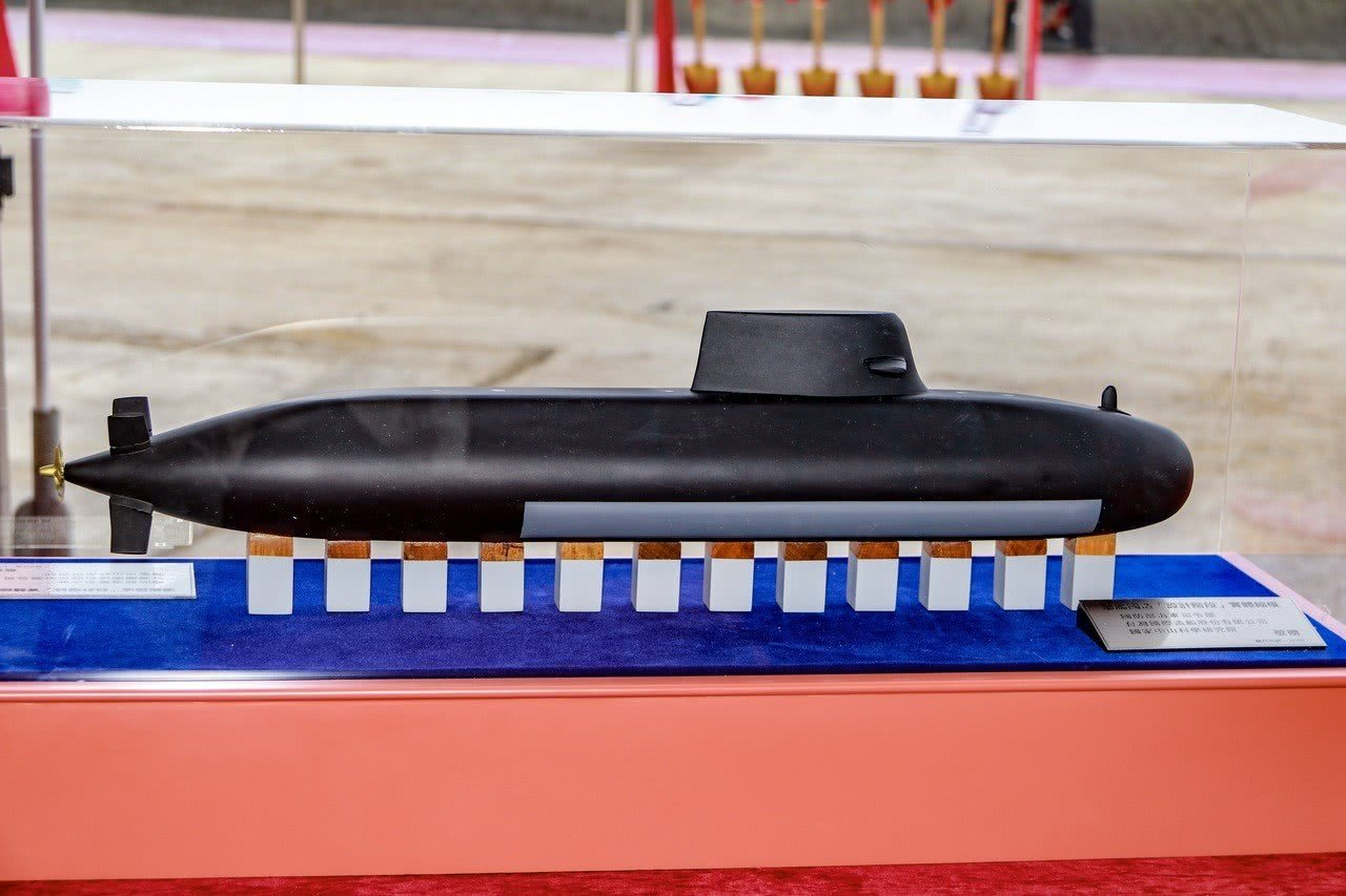 嚇阻大陸武統？ 蔡英文叫囂自造軍艦是航母殺手，台將領：軍火凱子