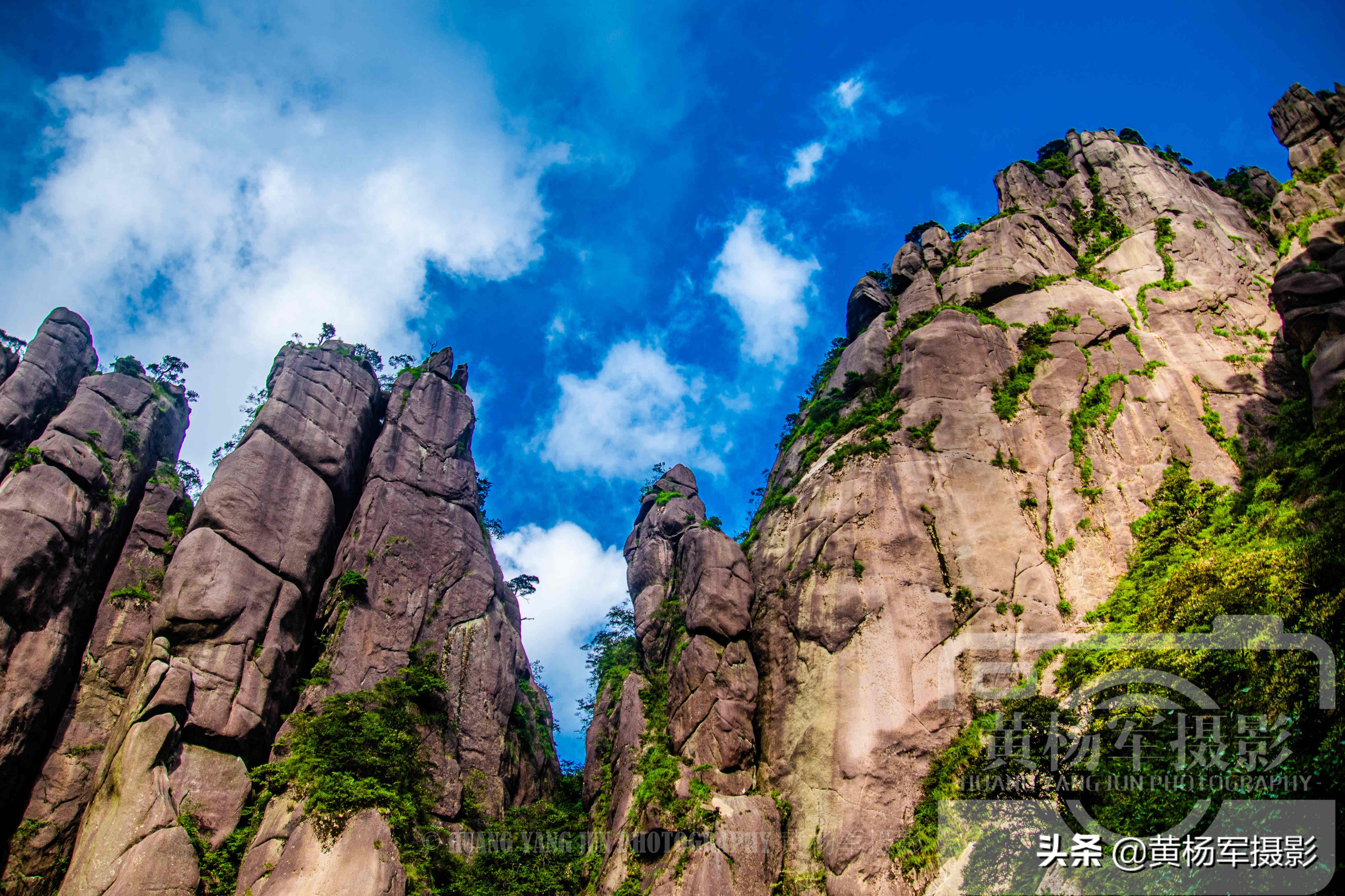 江西上饶三清山的秀美，被誉为中国第一仙山，险峻山石惟妙惟肖