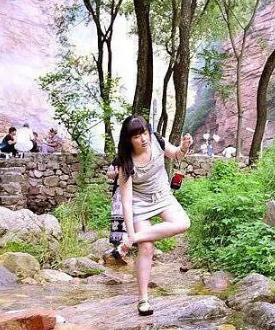 《创3》王艺瑾旧照，身材较胖、一脸痘痘，减肥前后判若两人