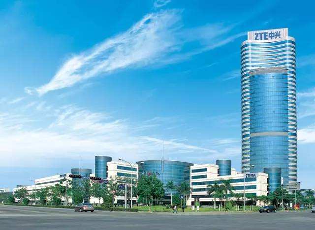 鲍毓明的收入，折合成人民币是多少？