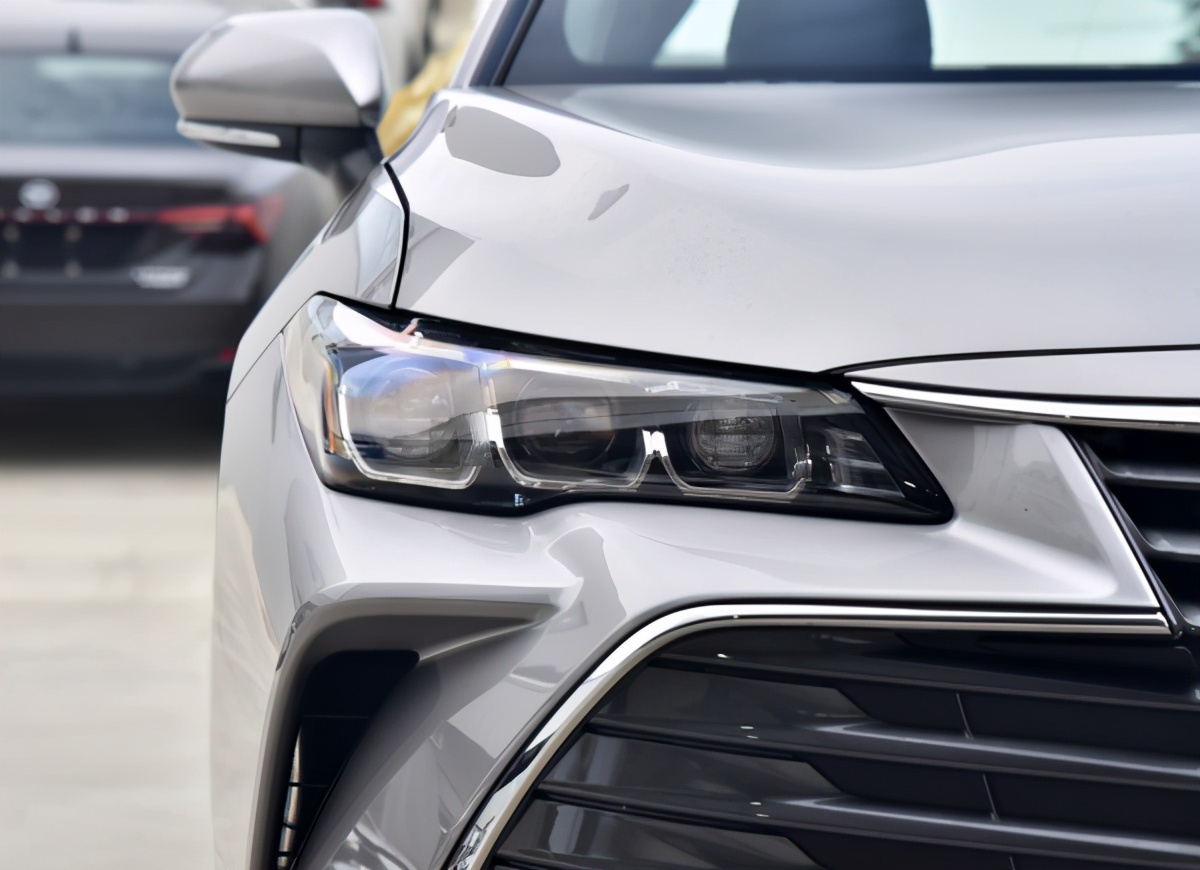 丰田亚洲龙，2.5L+8AT，低油耗大空间，保值率高