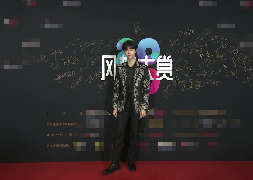 风格大赏明星穿搭：惠英红像鸡毛掸子，许佳琪