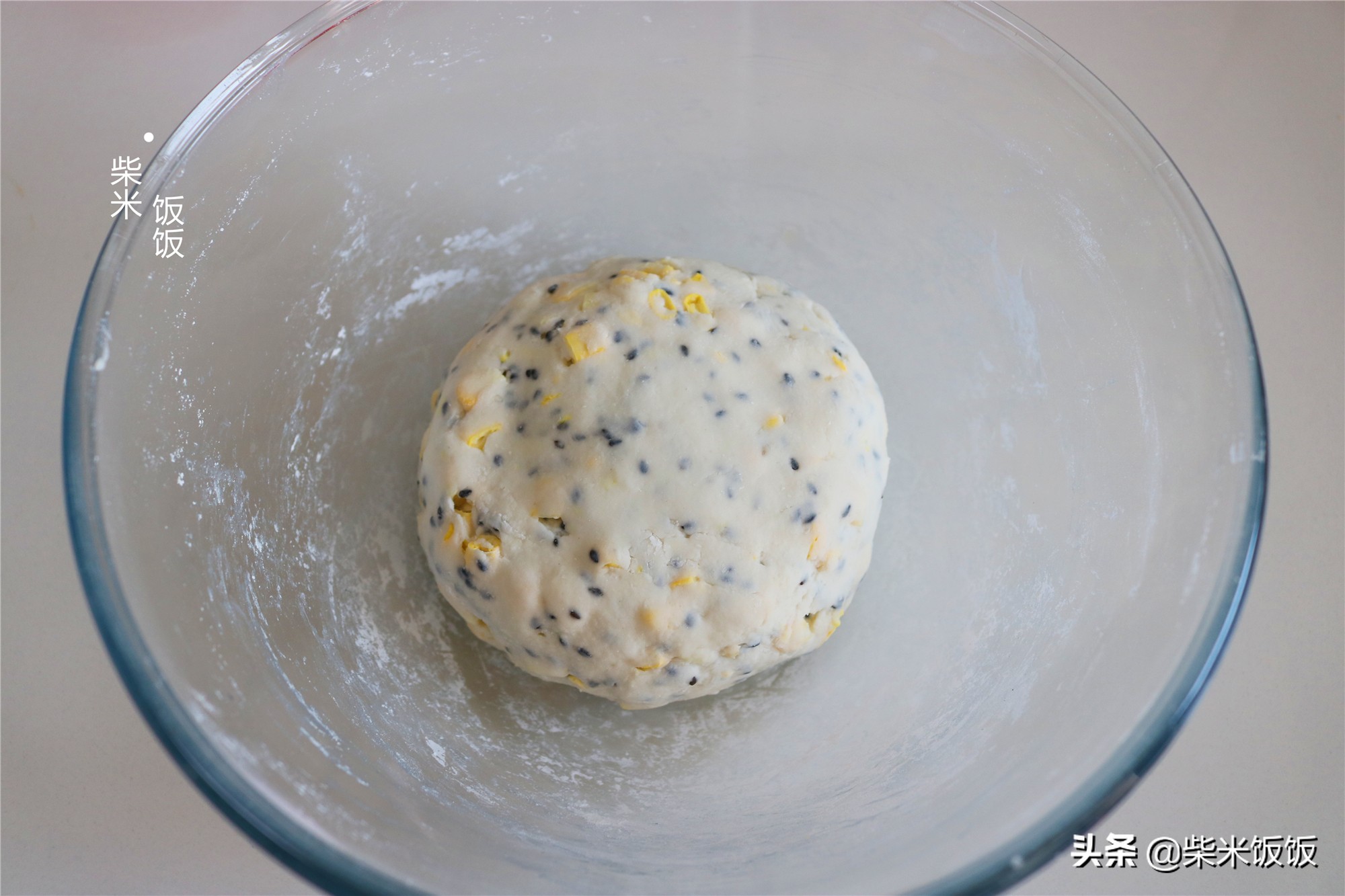 夏季玉米正鮮嫩，搭配這兩種麵粉烙餅，又香又軟，早餐吃很合適