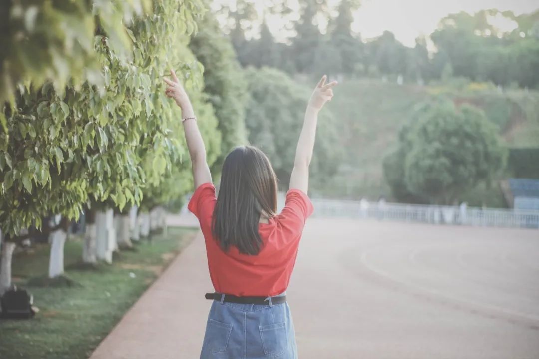 青春诗词，愿你以梦为马，不负韶华-第12张图片-非凡网