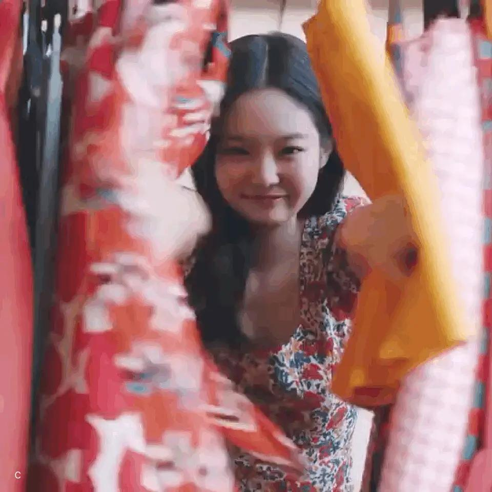 Jennie拿下新代言:恋情曝光后广告一个没掉,完然不理非议