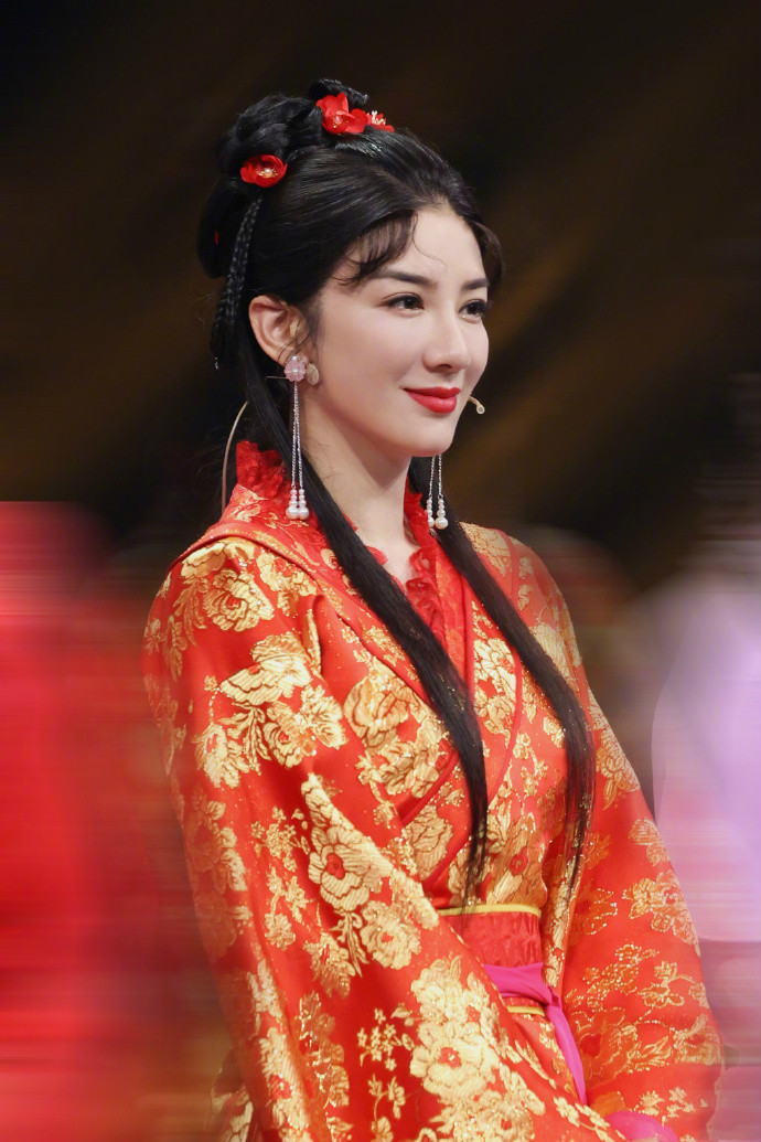 " on wrong bridal sedan chair is married to man " the reunion after 21 years, yellow Yi Lilin plays the part of ancient costume Jing is colourful, 