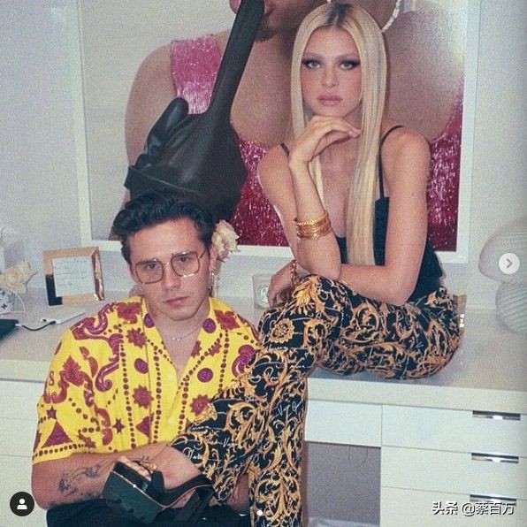 赶在封国之前逃离英国，贝克汉姆一家飞到佛罗