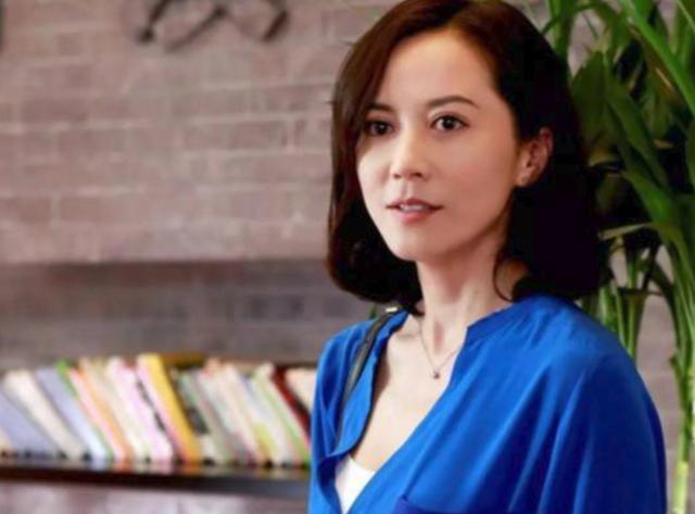 47岁京圈女神俞飞鸿神秘恋情浮出水面，与男子住千万别墅或已隐婚