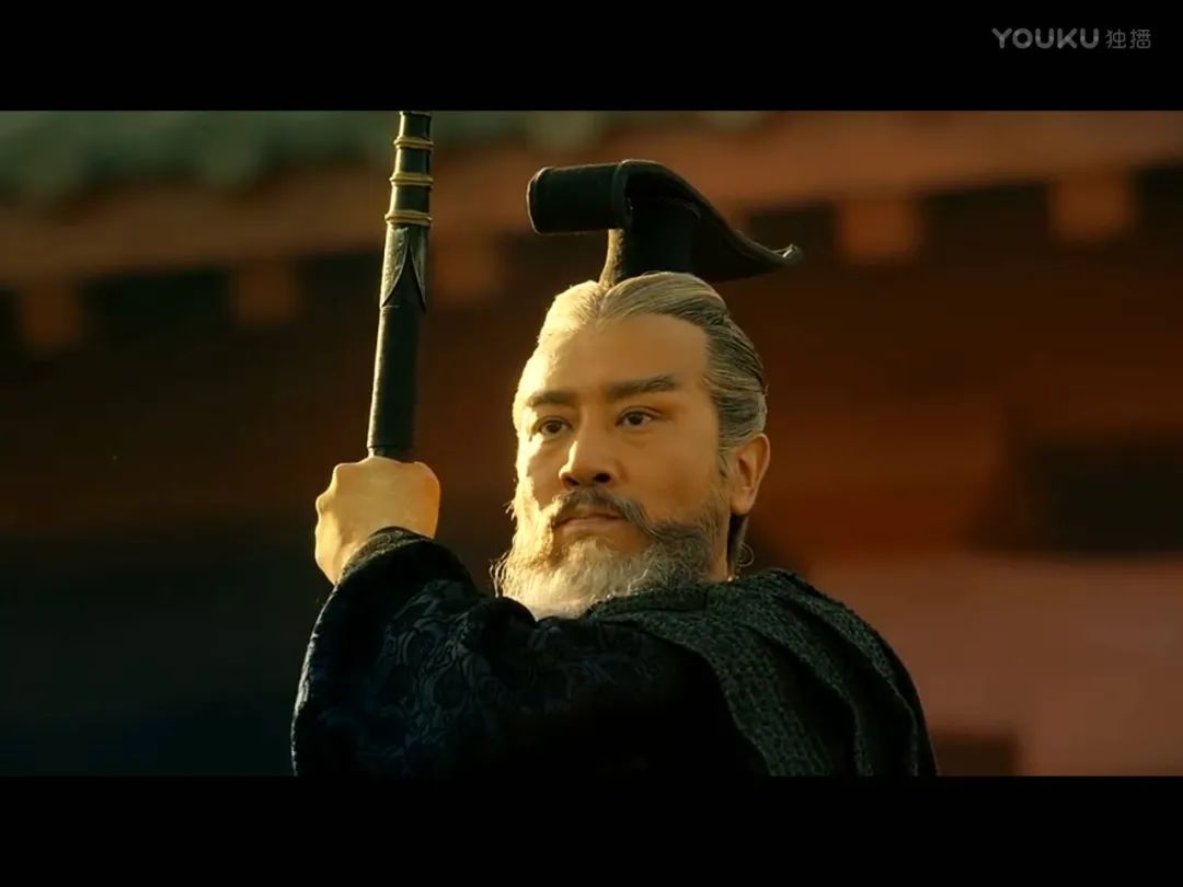 于和伟：50岁大红视帝，曾和小14岁女星传绯闻，结发妻子也是演员