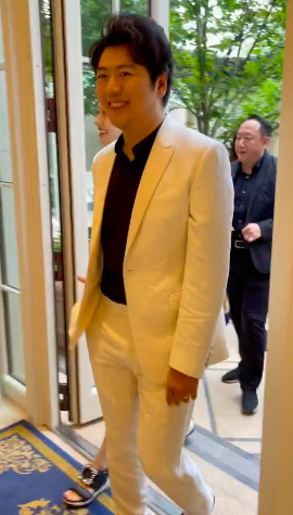 郎朗吉娜疑购北京1.8亿别墅，装修奢华富丽堂皇，数十人陪同看房