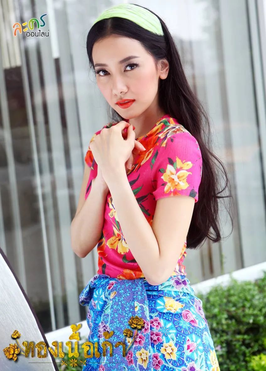 撞脸金喜善被誉为泰国第一美女！魔鬼身材性感魅力十足