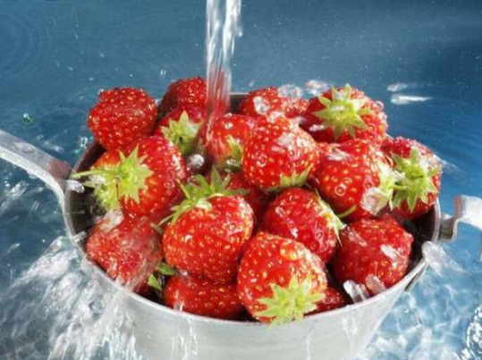图片[3]-洗草莓技巧 这样做洗得又快又干净-起舞食谱网