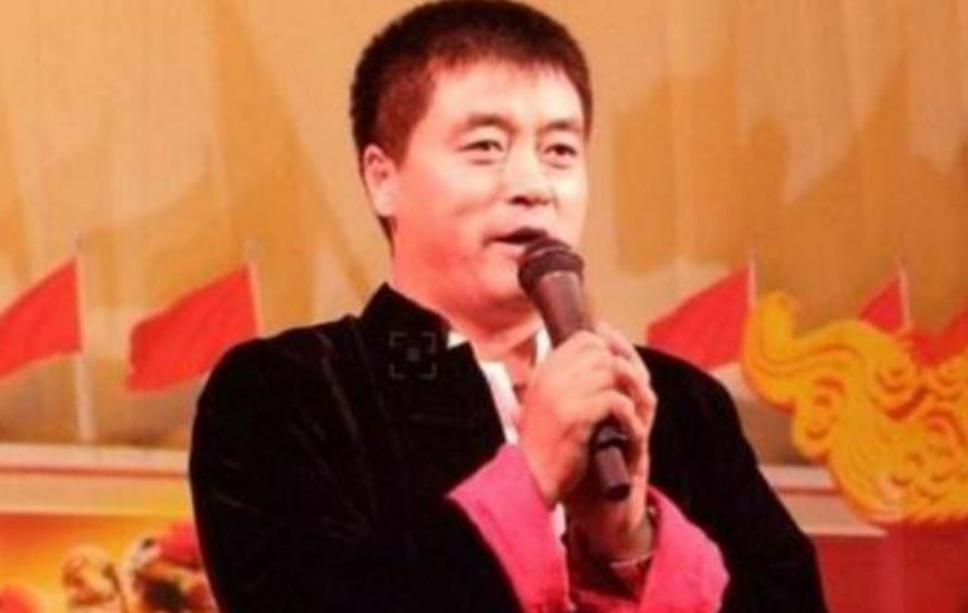 四次拒绝赵本山，转身拜了潘长江为师，当年的
