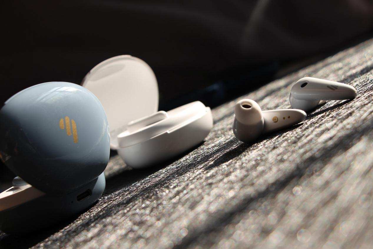 漫步者FunBuds蓝牙耳机：外观雅致，佩戴舒适且主动降噪