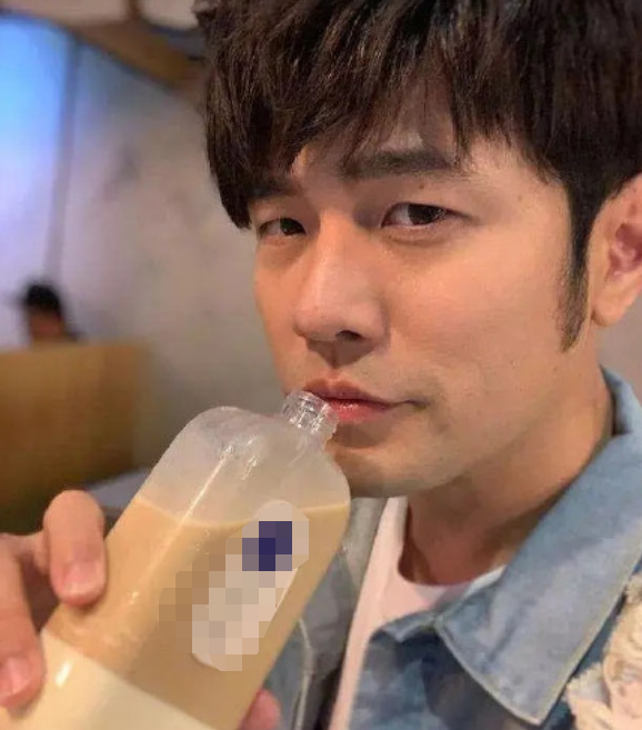 周杰倫4歲混血兒子近照曝光！ 胳膊壯實顯可愛，頭髮濃密顏色發黃