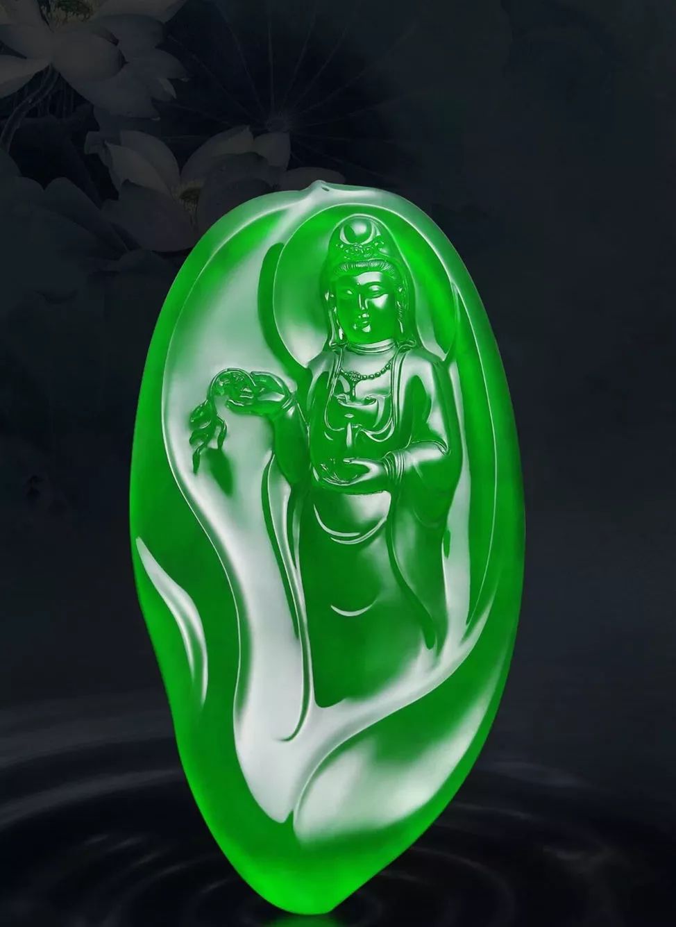 满色帝王绿引起争议帝王绿翡翠到底长啥样