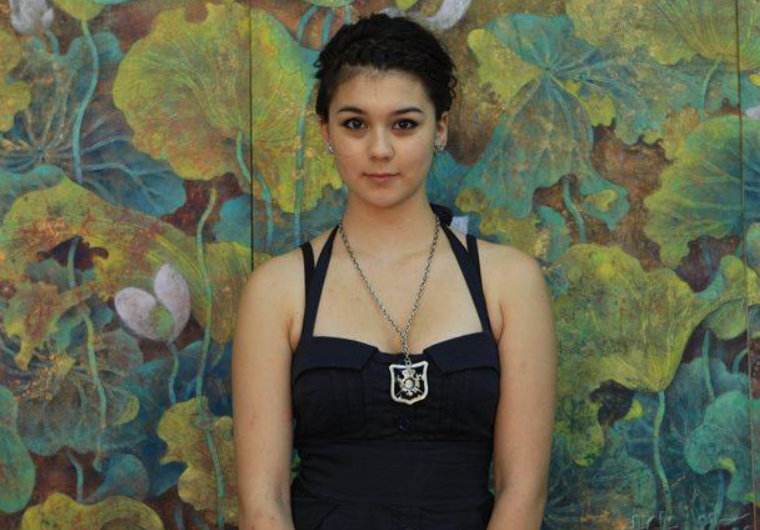 有種“混血兒”叫張鐵林女兒，顏值超高似仙女，連名字都仙氣十足