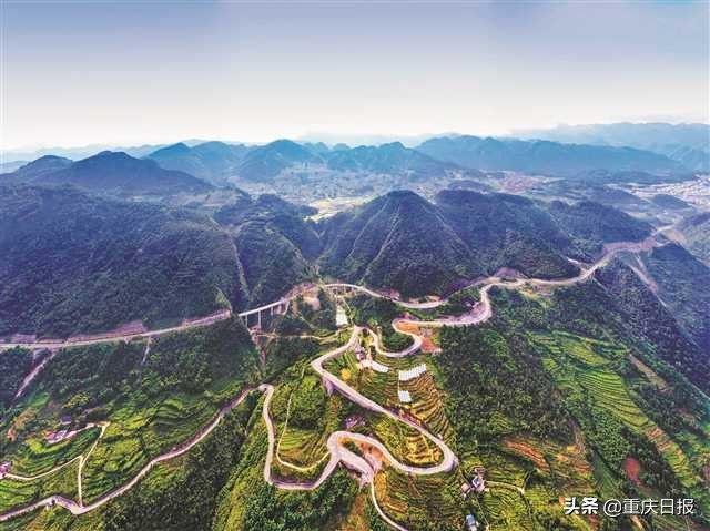 “四好农村路”让游客进村山货进城