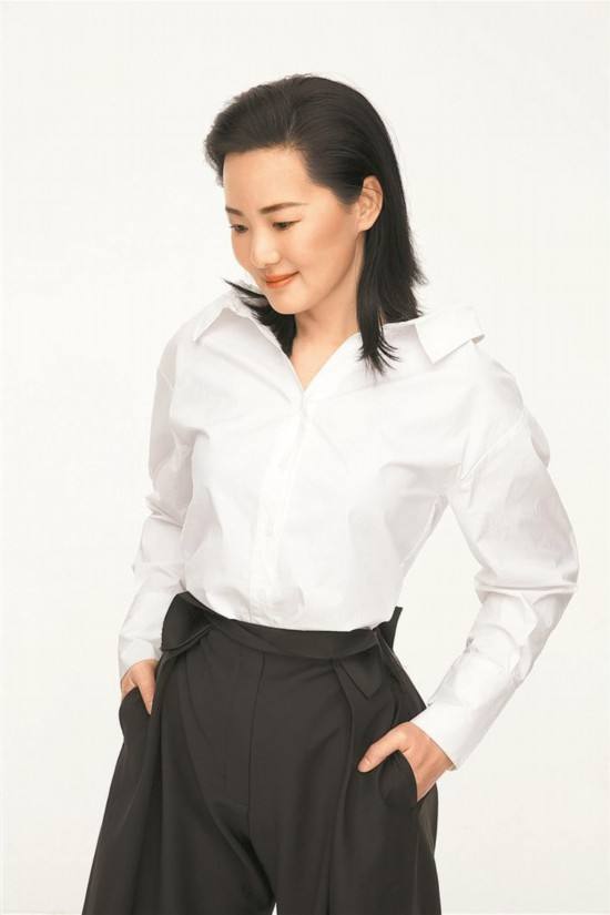 娱乐圈带头制造年龄焦虑，女明星们反击得漂亮