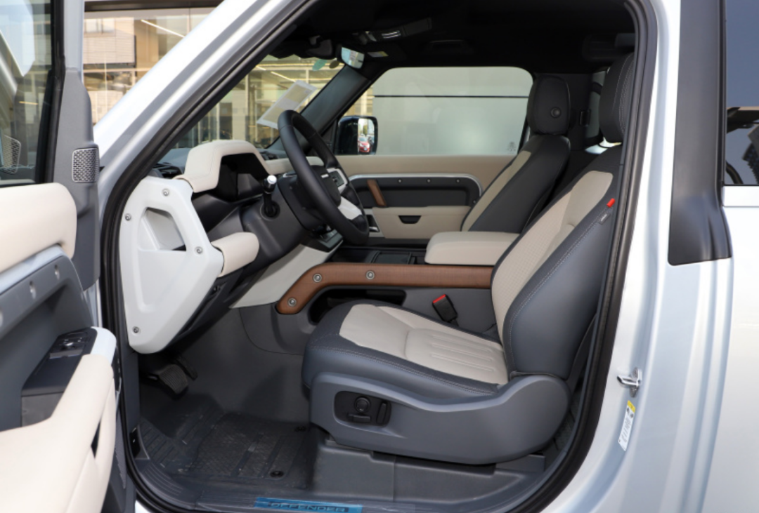 FJ酷路泽的价格，居然就能买到这款豪华品牌3.0T三门越野车